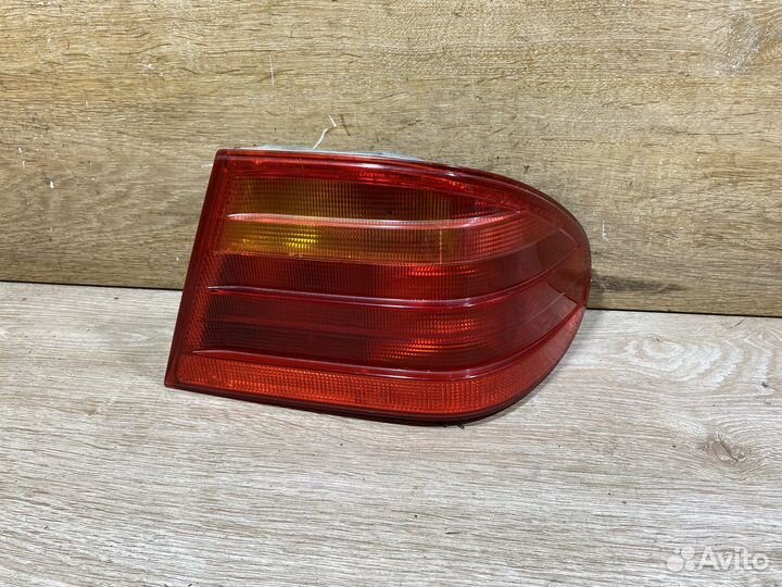Фонарь задний правый Mercedes W210 Арт 111511