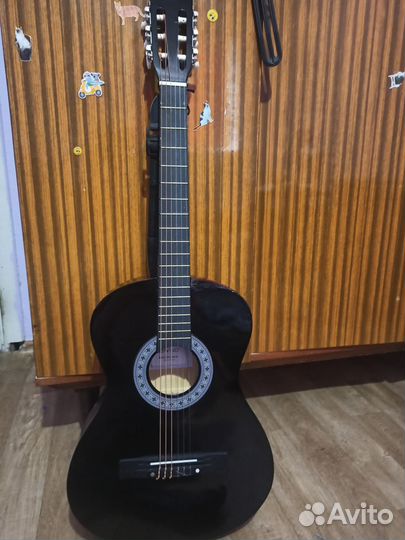 Акустическая гитара
