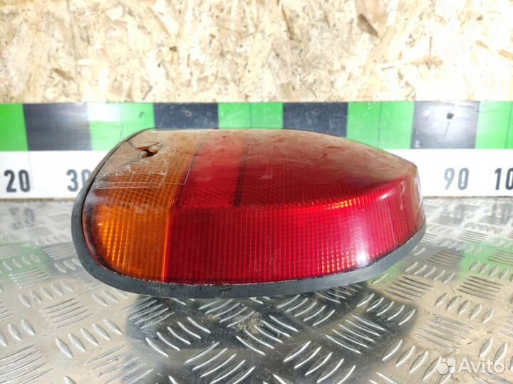 Фонарь задний правый Mitsubishi Carisma 2000 2003