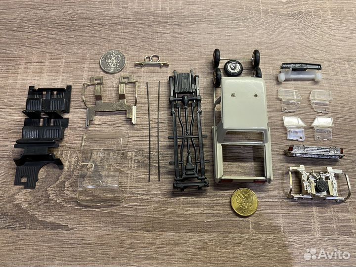 Модель 1/43 ЗИЛ-117 Свадебная Запчасти