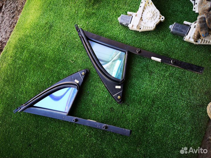 Форточка передняя для VW Touаrеg NF 2010-2018