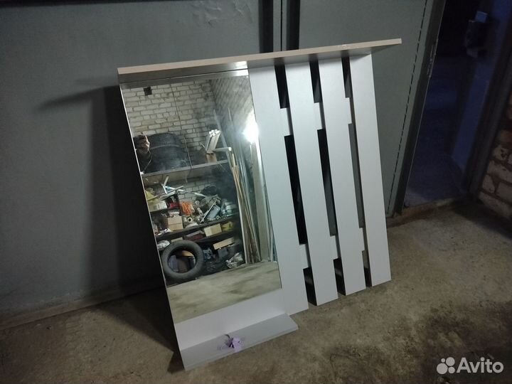 Вешалка в прихожую с зеркалом