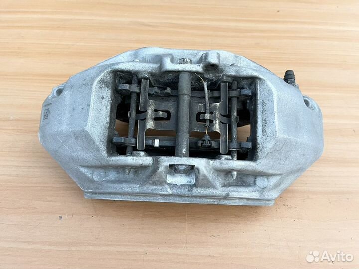 Суппорт правый Mercedes W222 C217 W217