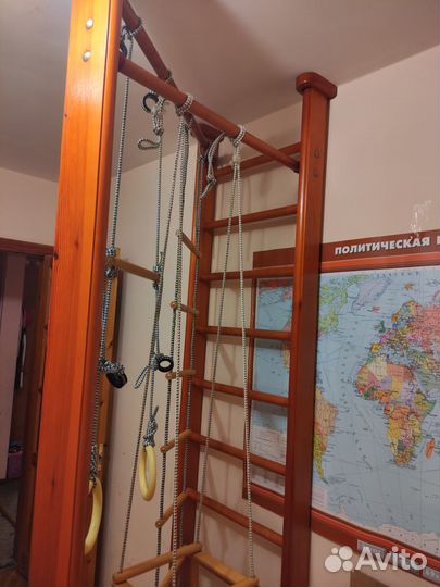 Деревянная шведская лестница