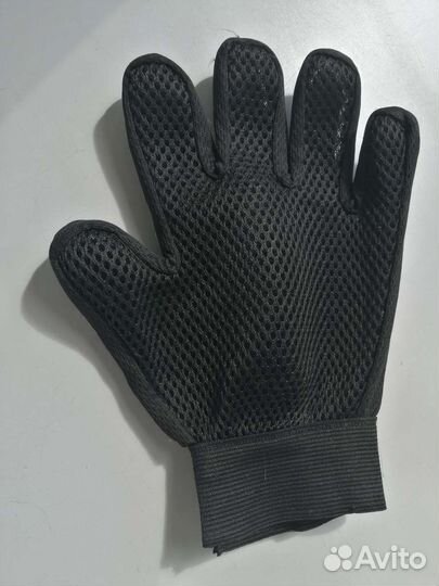 Перчатка для вычесывания шерсти