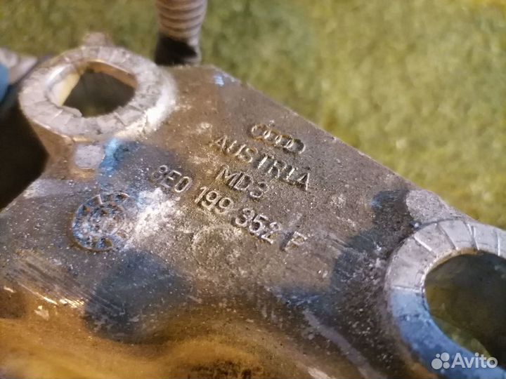 Опора двигателя (подушка двс) правая 8E0199382L Au