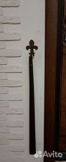 Ложка для обуви с креплением к стене