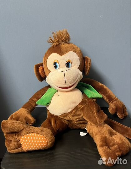 Мягкая игрушка обезьянка с карманом для конфет