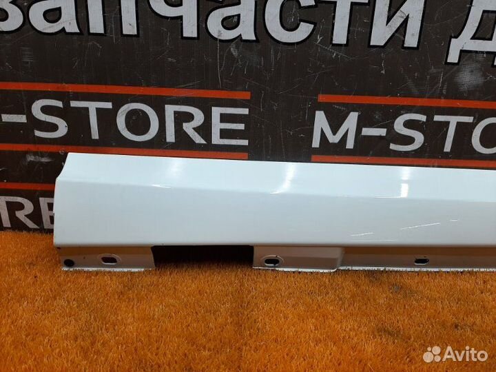 Накладка на порог правая Mercedes-Benz C-Class