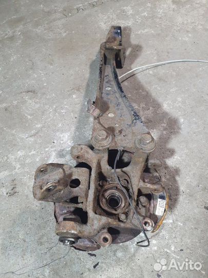 Кулак задний правый Toyota Rav 4 (Xa30)