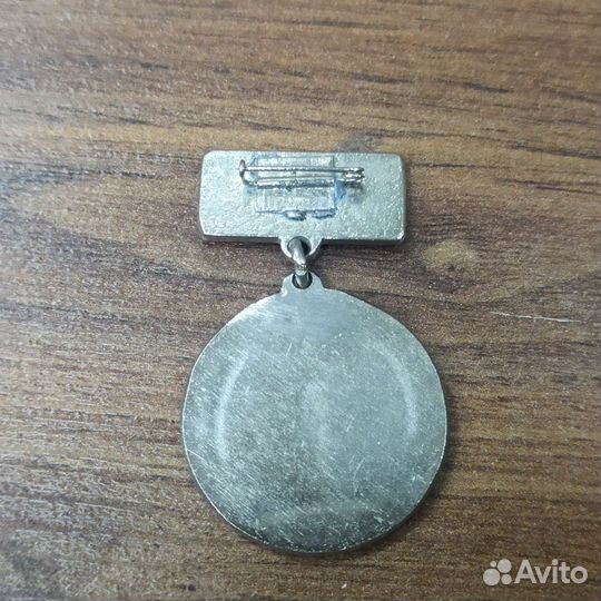 Значок Ветеран Труда Ижмаш Синий Сделано В СССР