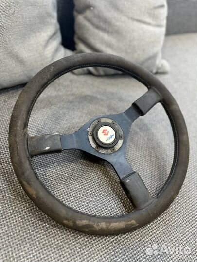 Спортивный руль momo