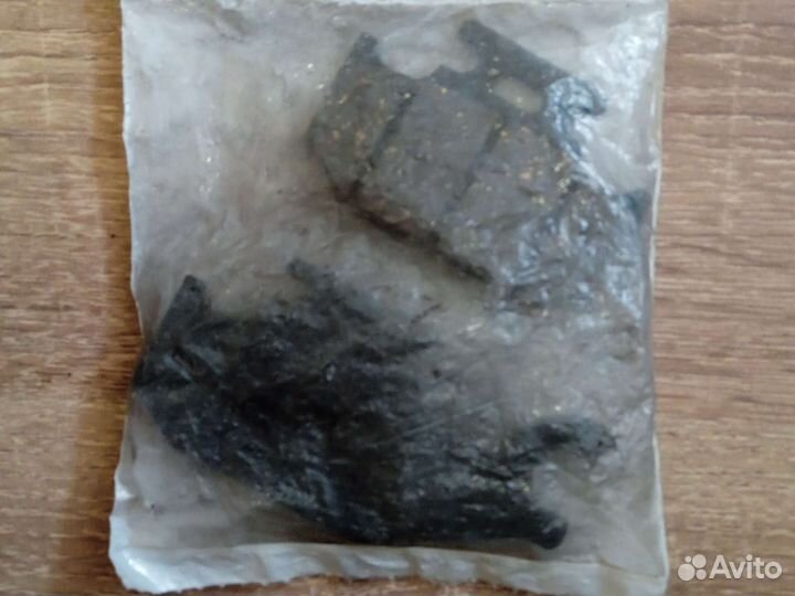 Тормозные колодки BRP 705600349 правые, Передние