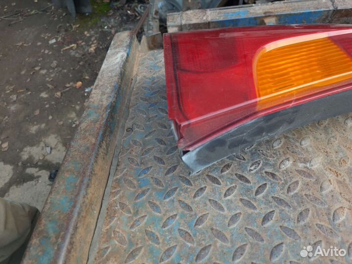 Фонарь задний левый на renault logan 1