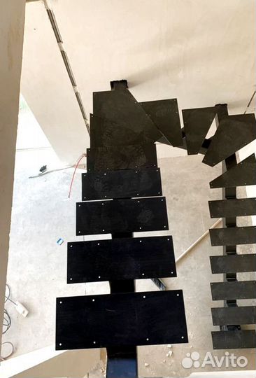 Лестничные перила кованные с монтажем