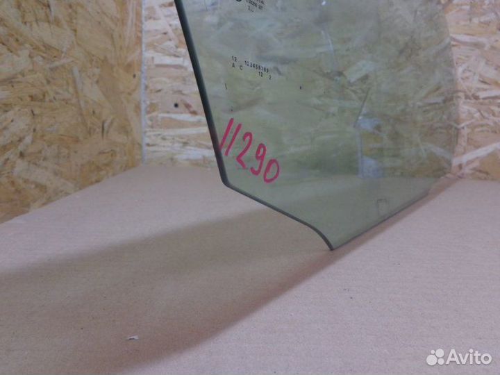 Стекло двери передней правой Mercedes-Benz C-Class