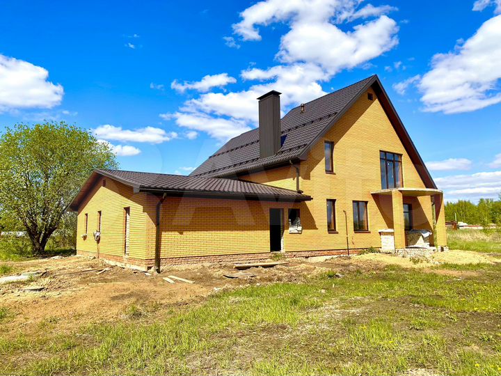 Коттедж 220 м² на участке 20 сот.