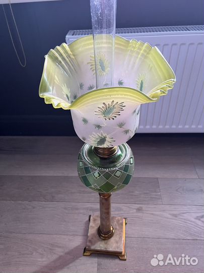 Старинная керосиновая лампа