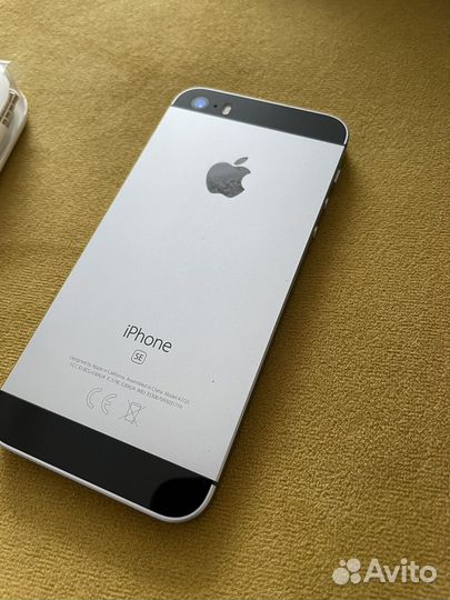 Телефон iPhone se
