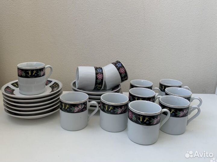 Набор кофейных чашек на 11 персон, салатницы
