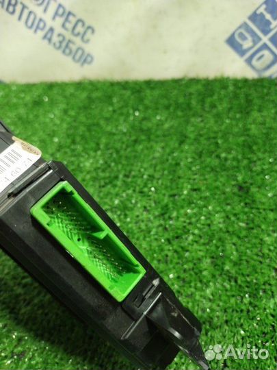 Блок управления стеклоподъемниками передний левый