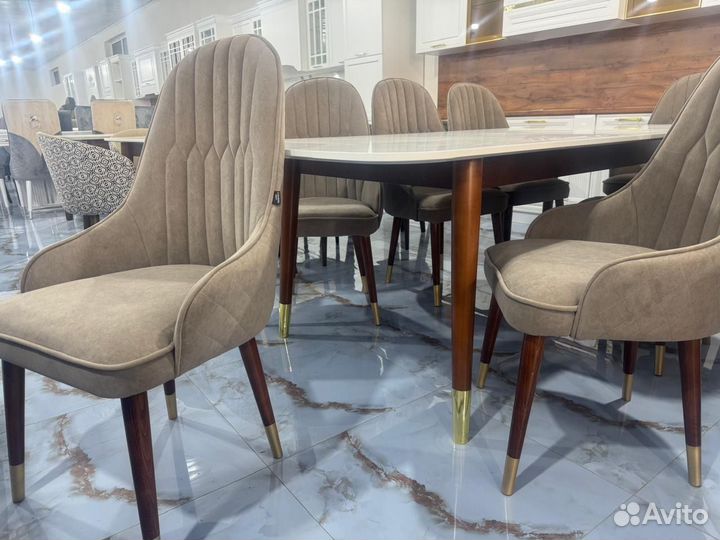 Стол и стулья