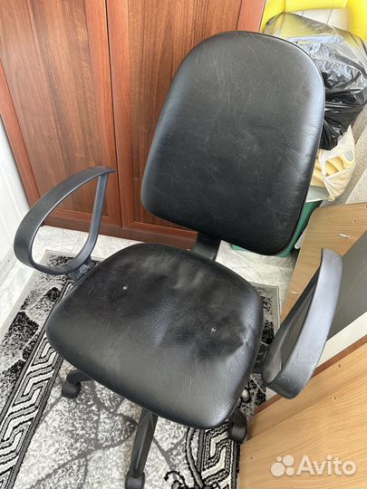 Компьютерное кресло, старое но нормальное
