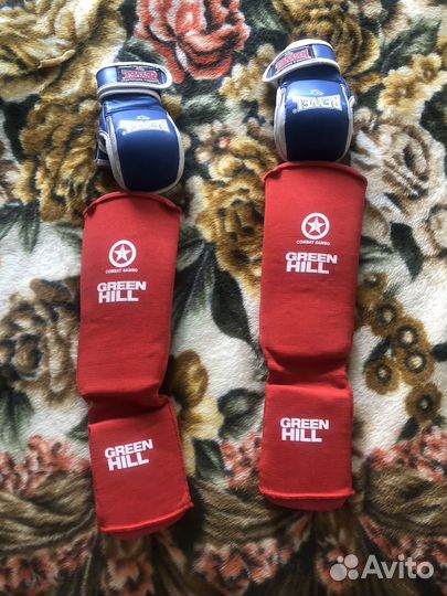 Перчатки и защита для ног для единоборств