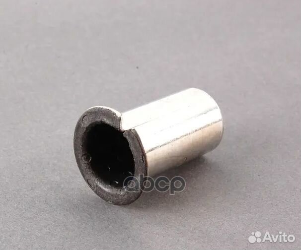 Втулка кронштейна генератора