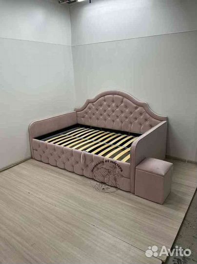 Кровать детская с мягкой спинкой