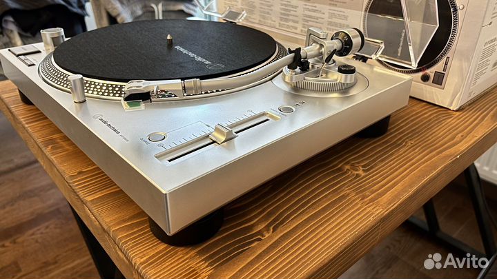 Виниловый проигрыватель Audio-Technica AT-LP120X