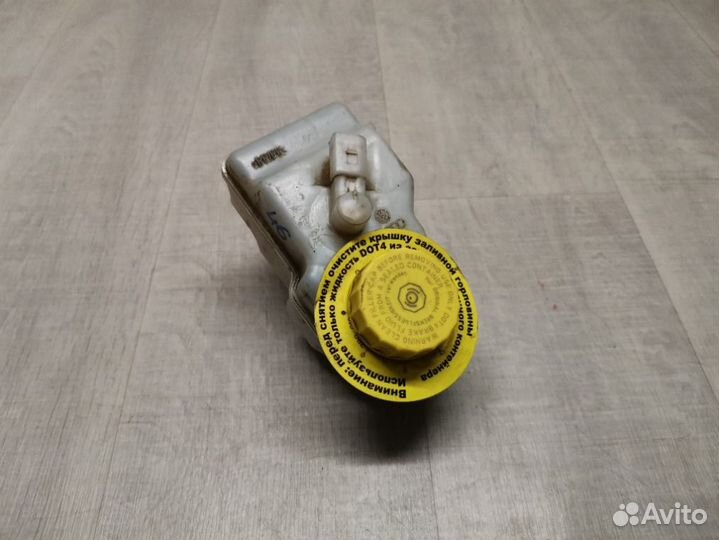 Бачок главного тормозного цилиндра Skoda Fabia 2