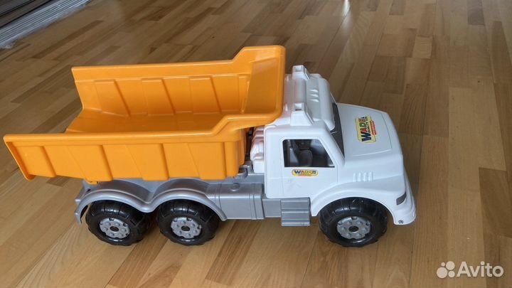 Игрушка самосвал большой