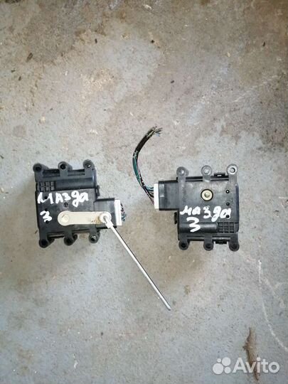 Моторчик заслонки отопителя Mazda 3(BK)