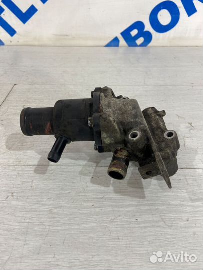 Корпус термостата renault sandero 1 1.6 мт