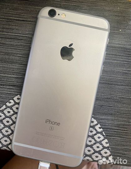 Телефон iPhone 6s 64гб