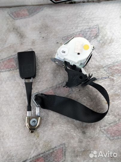 Ремень безопасности задний центр. Мерседес W221