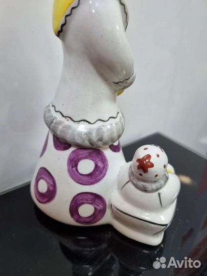 Фарфоровая статуэтка 