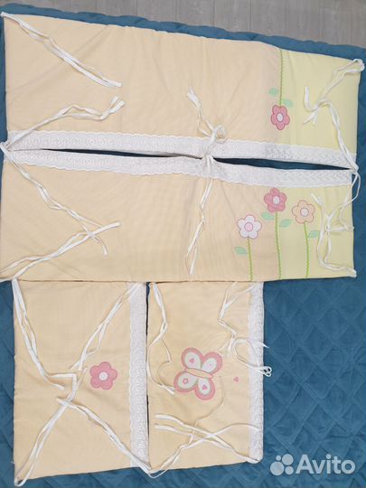 Детская кроватка с маятником