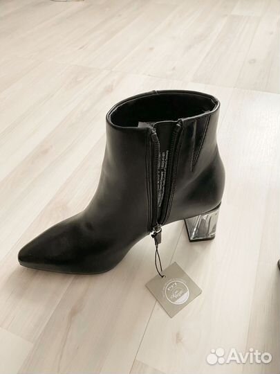 Ботинки Tamaris на каблуке 35 р
