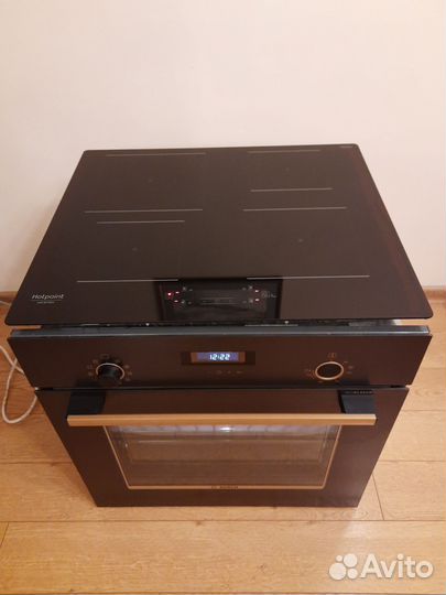 Индукционная варочная панель Hotpoint-Ariston