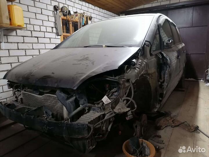 Opel Zafira 1.6 МТ, 2011, битый, 110 000 км