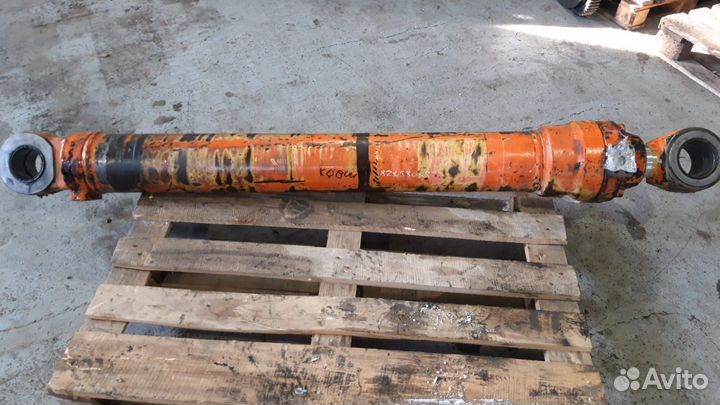 Цилиндр ковша Hitachi ZX330-3