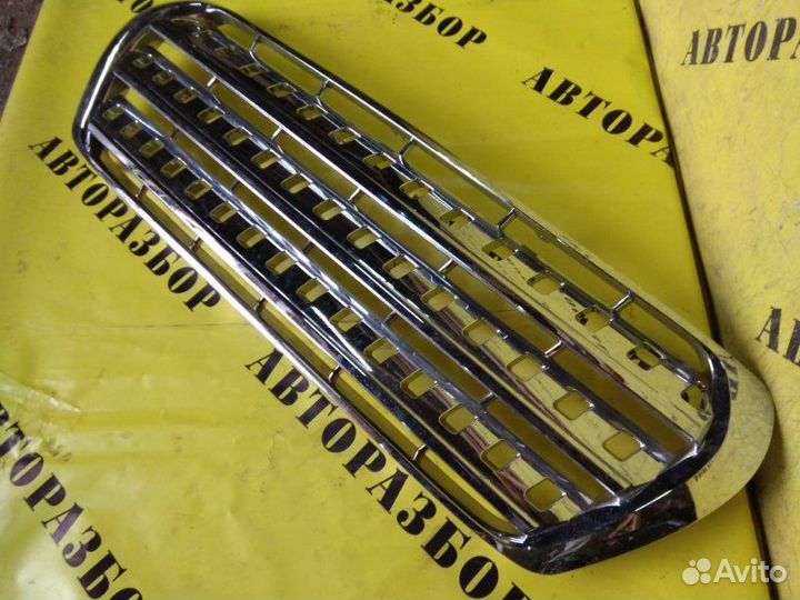 Решетка радиатора Toyota Land Cruiser 200