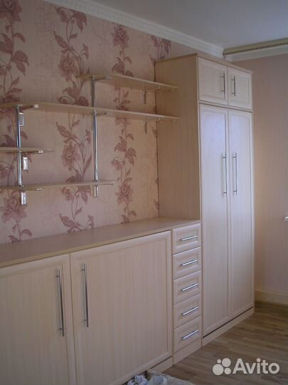 Мебель для детской. Шкаф, комод, стол, кровать