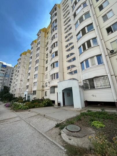 3-к. квартира, 76 м², 1/10 эт.