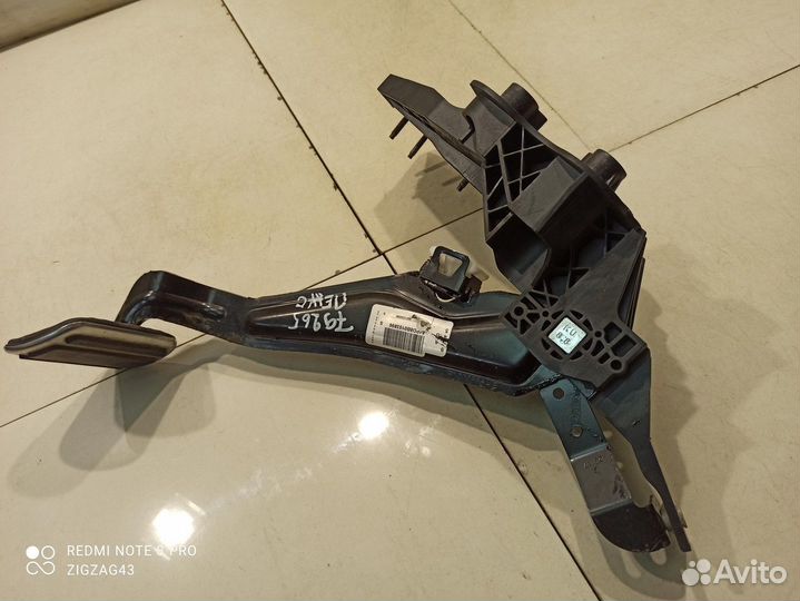 Педаль тормоза (Peugeot 3008)