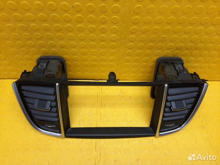 Б/У Дефлектор воздушный В хорошем состоянии