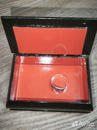 Деревянная шкатулка