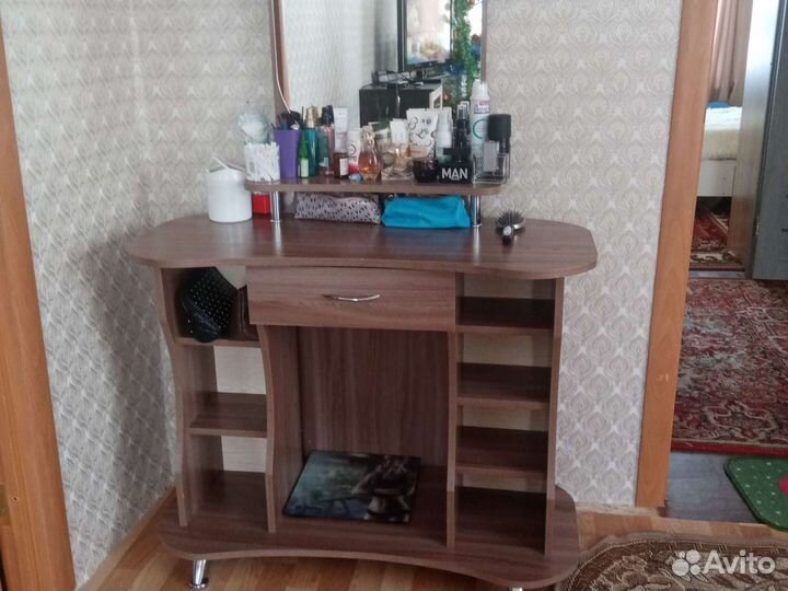 Трюмо с зеркалом